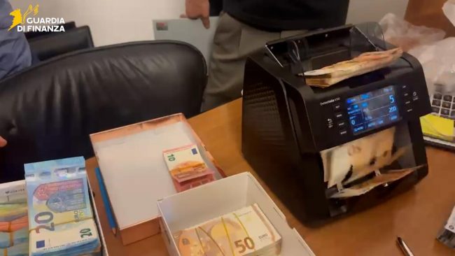 Maxi frode fiscale, sequestri per milioni: coinvolti imprenditori e professionisti tra Catania e Misterbianco
