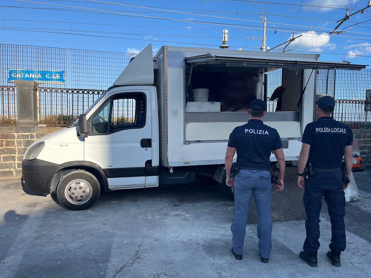 Maxi controlli tra Cibali e Civita: sequestrato foodtruck abusivo, multe per oltre 8mila euro