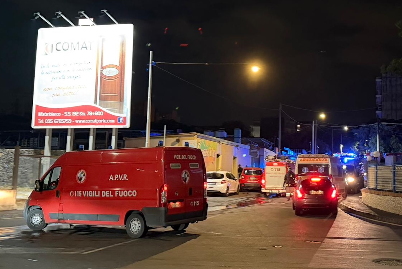 Incendio divampa in una abitazione di via San Gregorio, paura nel quartiere Canalicchio