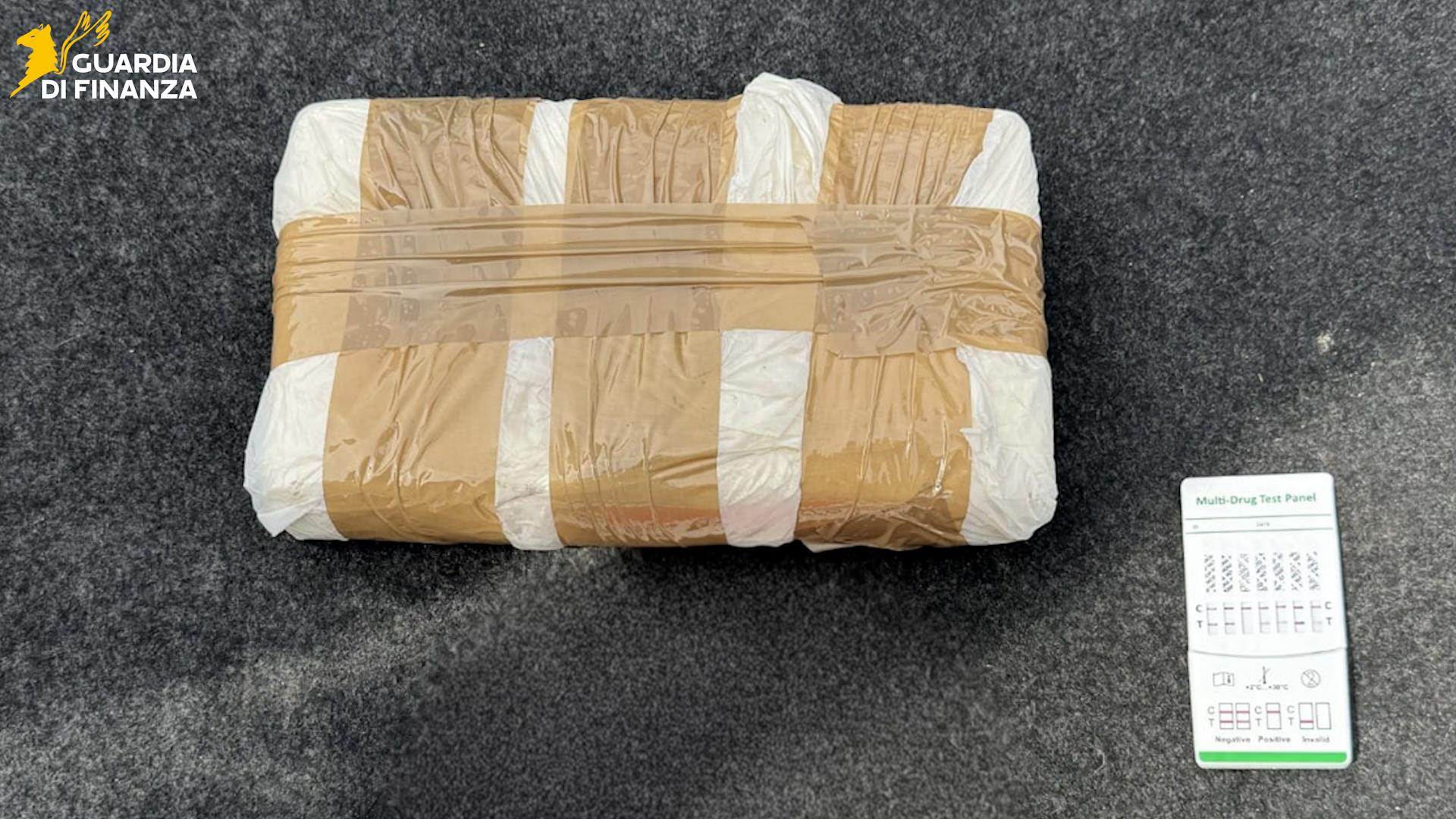 Catanese fermato a un posto di blocco con oltre due chili di droga – VIDEO