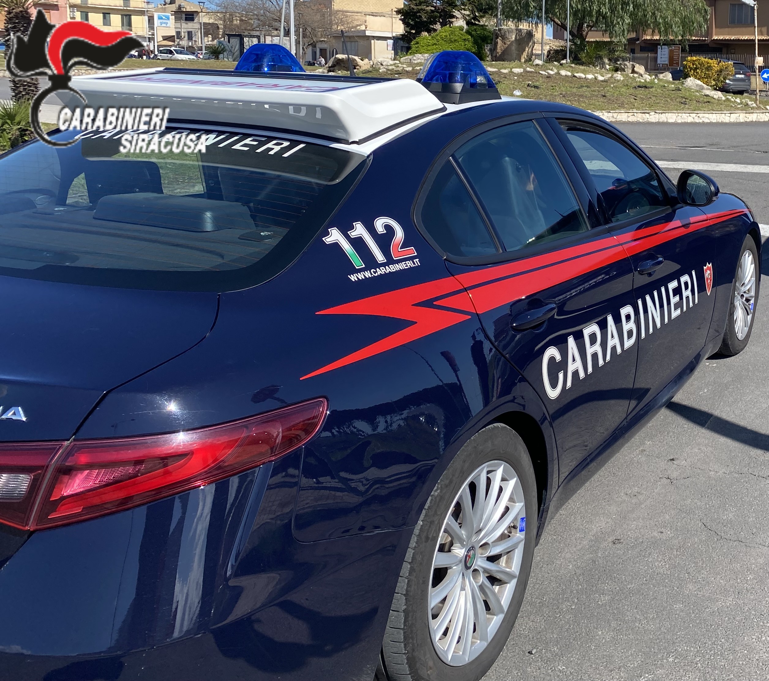 Carlentini, cocaina in auto mentre viaggia con due minorenni: arrestata una 49enne
