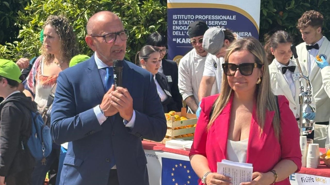 Legalità, solidarietà e scuola attiva: il “Karol Wojtyla” protagonista della giornata nell’agrumeto confiscato alla criminalità