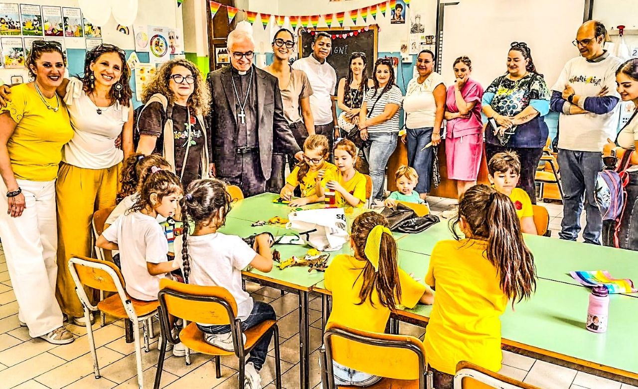 Festa al plesso Zammataro dell’I.C. “Cesare Battisti”: l’Arcivescovo Renna abbraccia la comunità scolastica