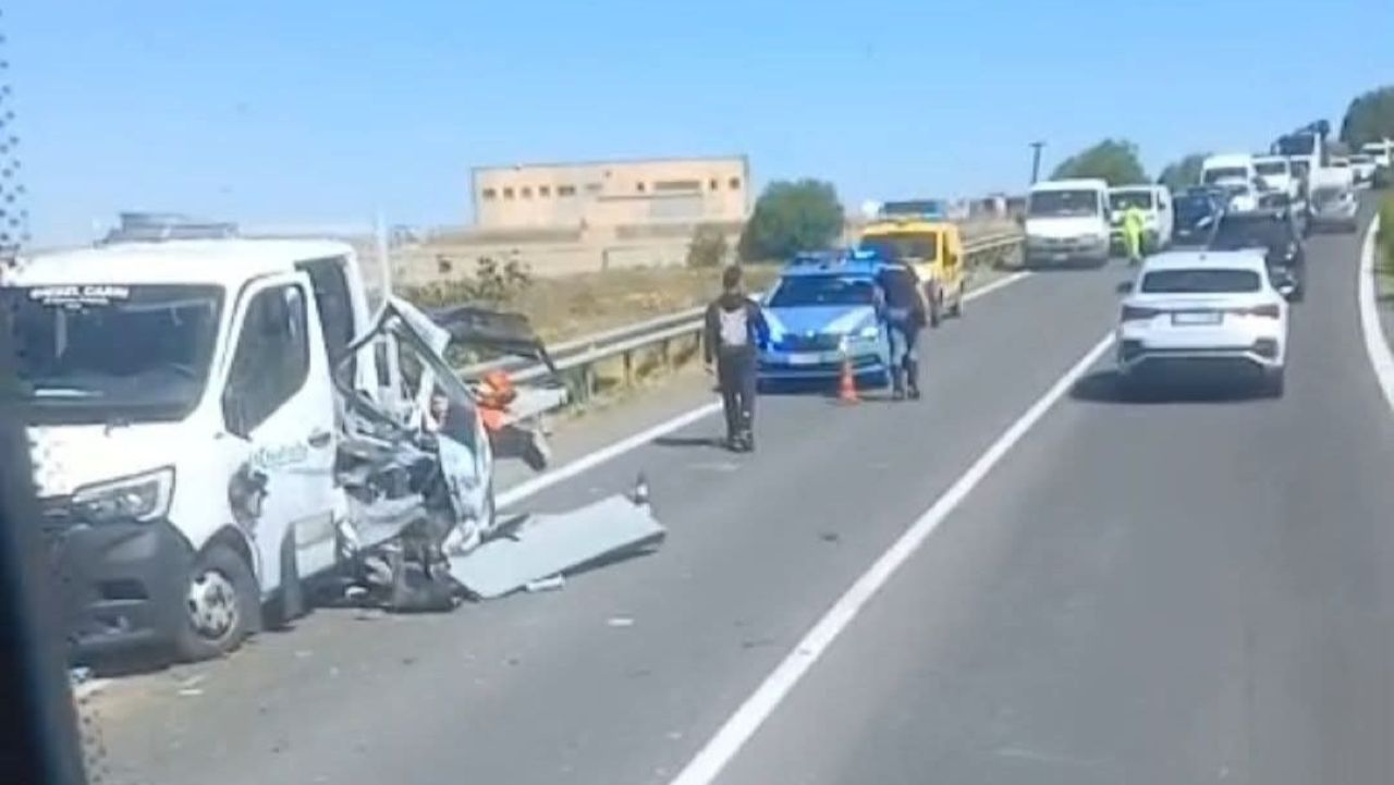 Incidente sulla Ragusa-Catania, operai edili investiti da un furgone