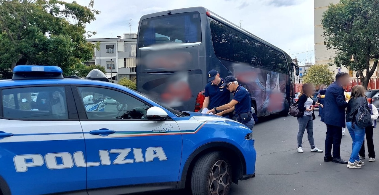 Gita annullata per studenti di un Istituto di Acireale: irregolarità nei mezzi