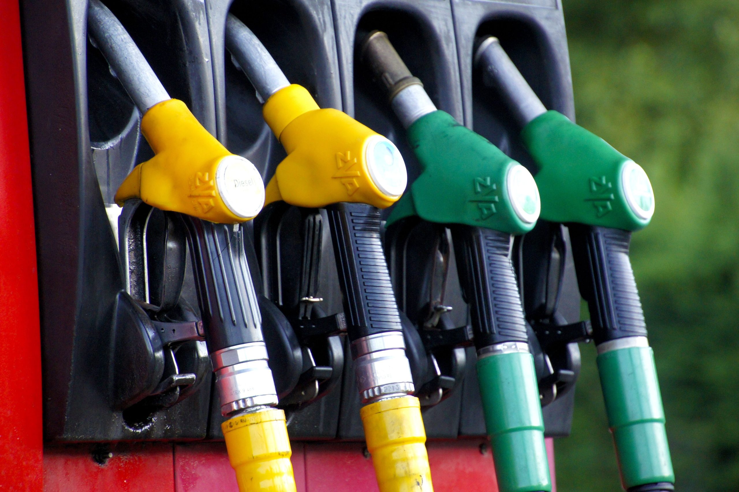 Carburanti, scatta il nuovo taglio delle accise: quanto si risparmia e le date aggiornate