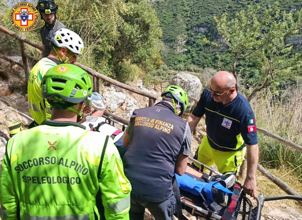Turista americana ferita a Cavagrande del Cassibile: soccorsa lungo il sentiero “Mastraronna”