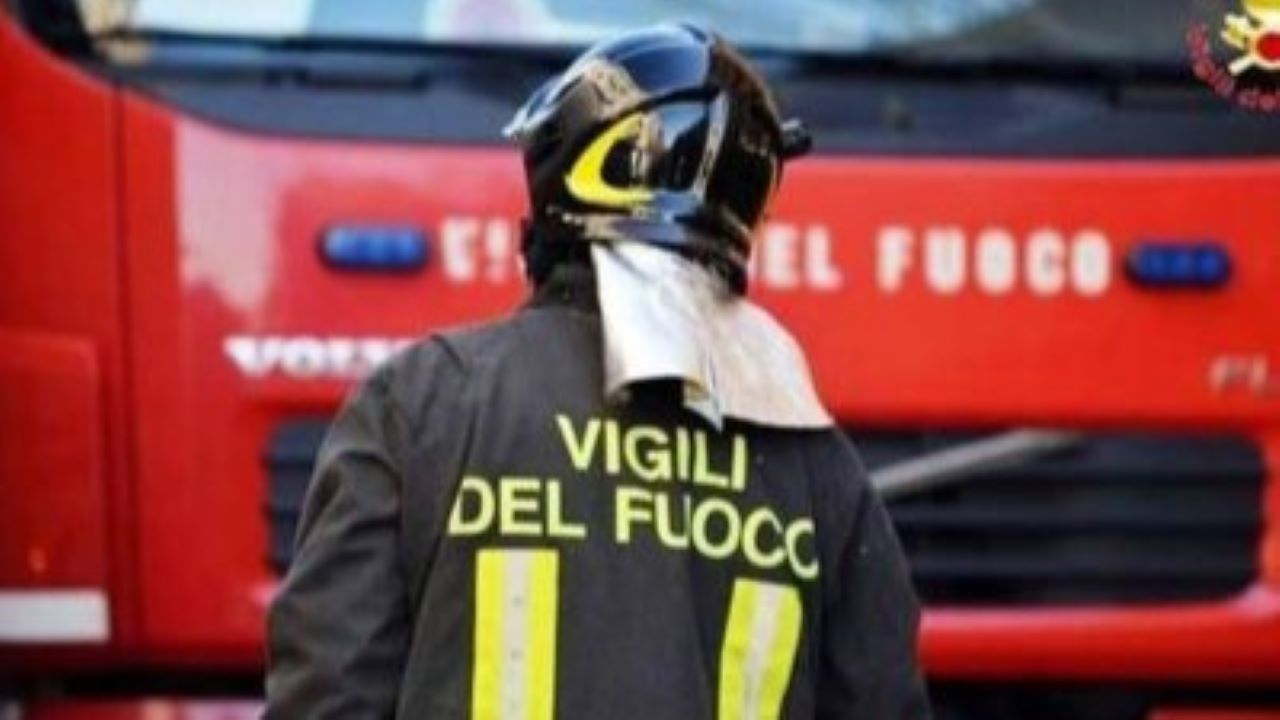 Scoppia un violento incendio in un cantiere di Licata