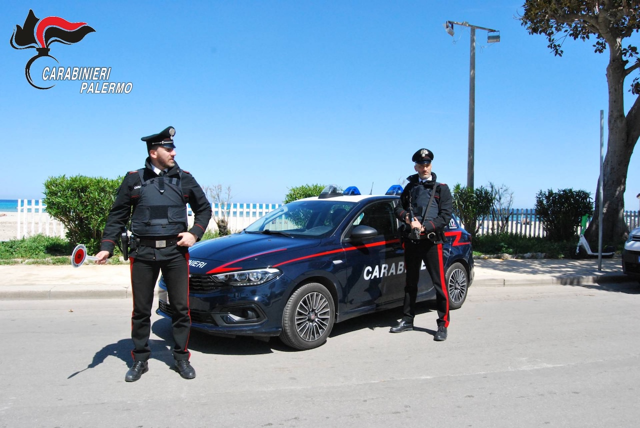 Fughe, insulti e false generalità ai controlli. Tre denunciati nel Palermitano
