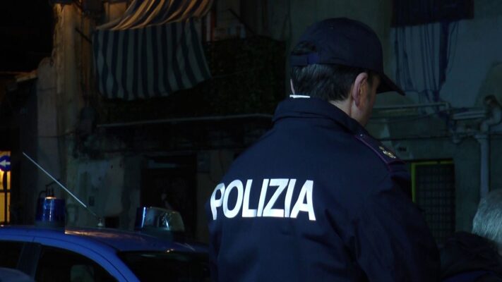 Palermo, residente sventa furto in appartamento: arrestati due stranieri