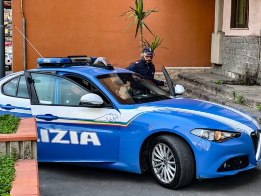 Adrano, rapine con maschere di Carnevale e pistola: arrestato 40enne