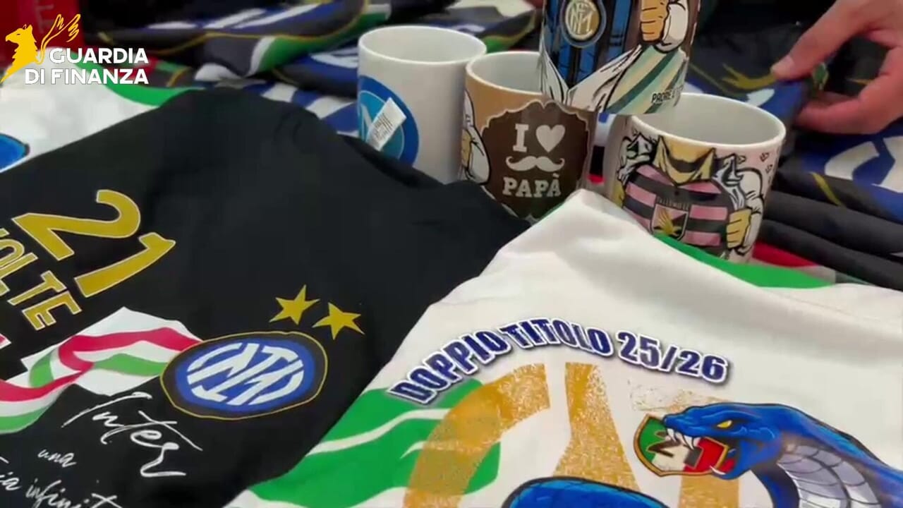 Tutto pronto per la festa scudetto Inter, ma i gadget erano falsi: scatta il sequestro a Palermo