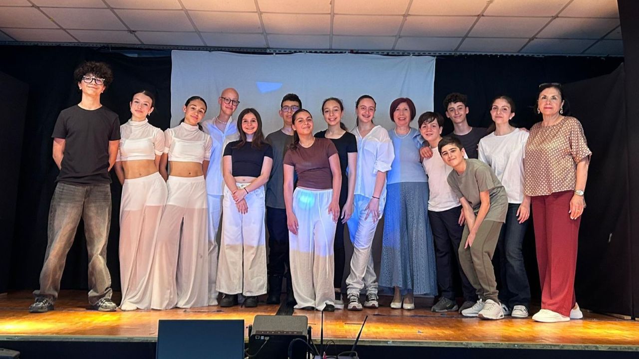 “Sogni ad occhi aperti”: il teatro dei giovani dell’ICS “Italo Calvino” di Catania che credono in un mondo migliore