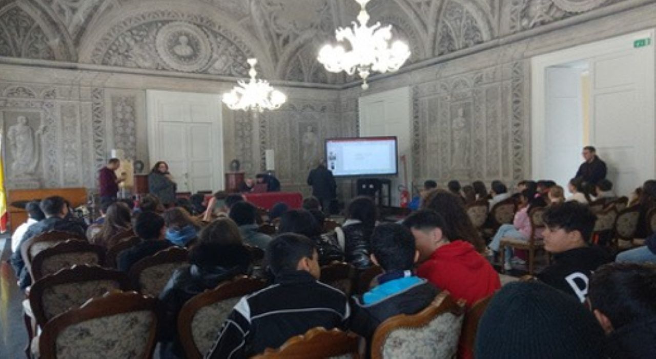 “La Sicilia che racconta” entra nelle aule: l’Italo Calvino guida gli studenti alla scoperta della storia catanese