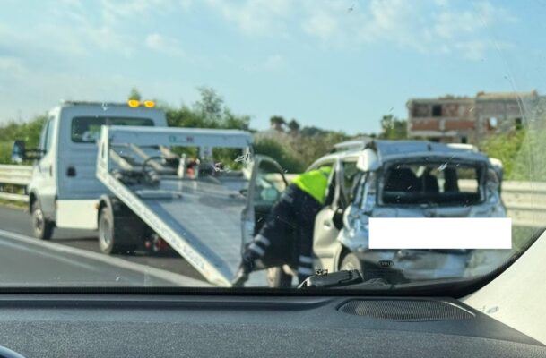Domenica di “passione” sulla Siracusa-Catania per un incidente. Un ferito e tre mezzi coinvolti