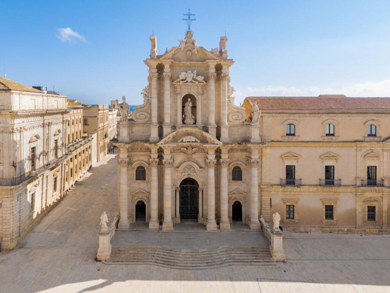 Santa Lucia, l’allarme dell’arcivescovo di Siracusa: “I giovani gridano aiuto, ma non li ascoltiamo”