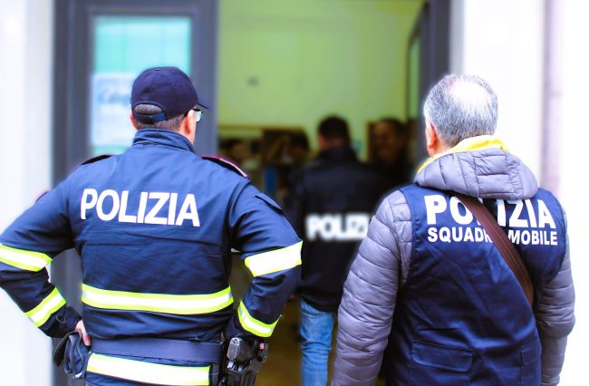 Violenza e sangue per le strade di Catania, tra accoltellamenti e spari