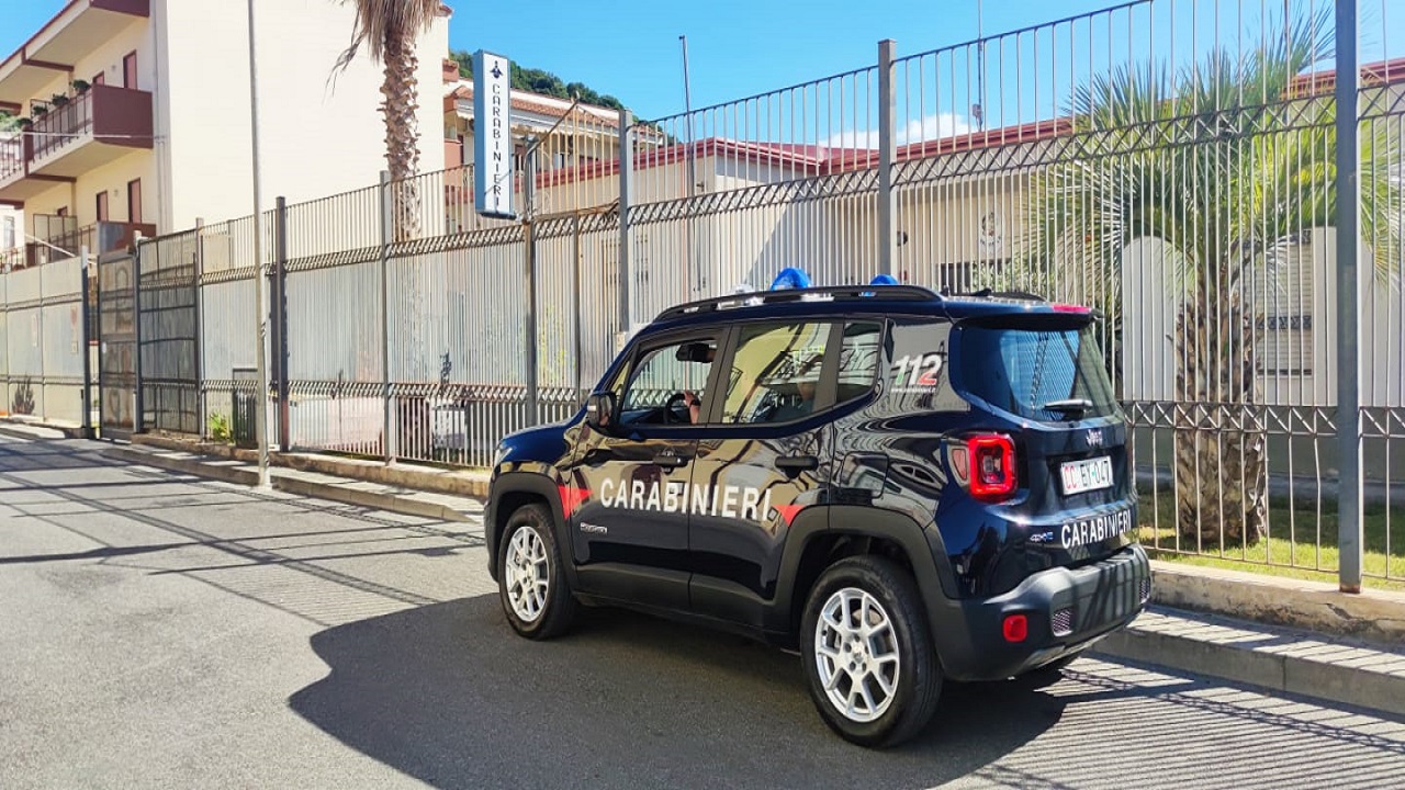 Truffa del finto carabiniere nel Catanese: presi con l’inganno oltre 5 mila euro in gioielli
