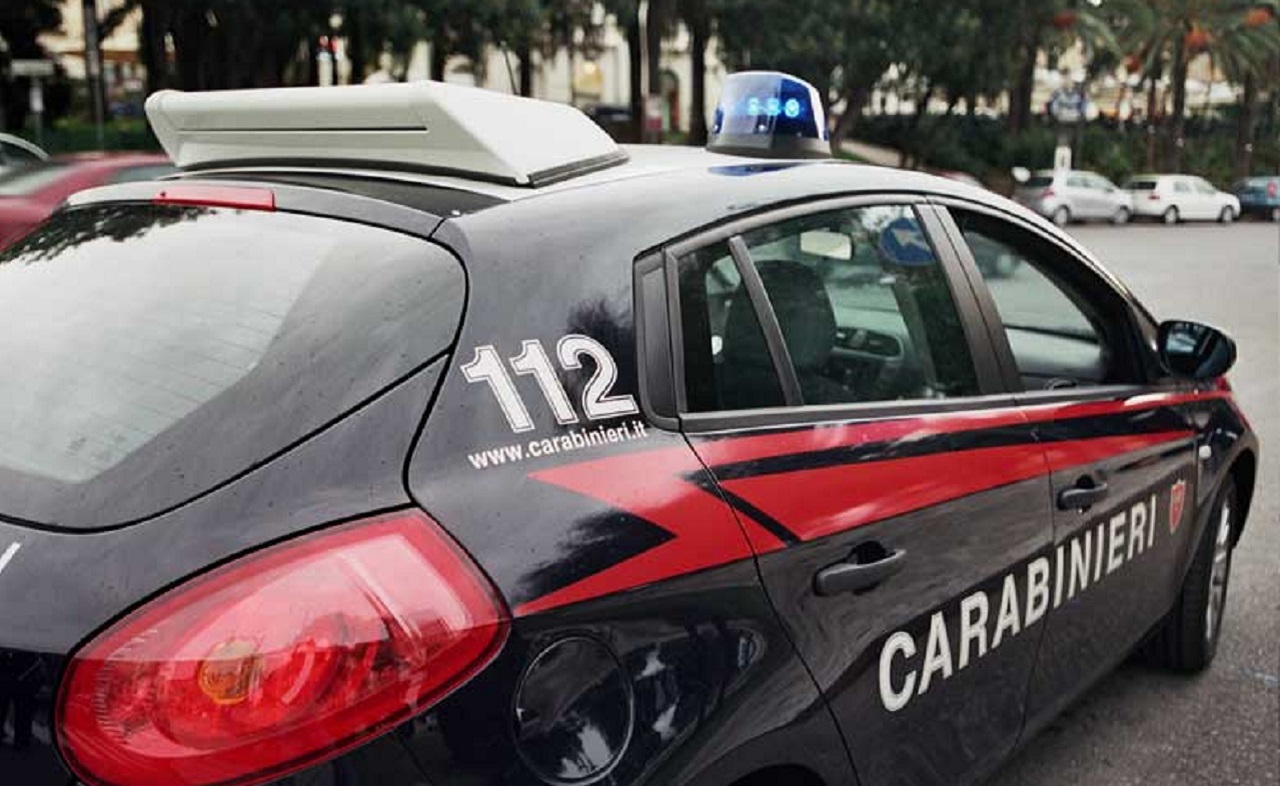 Palermo, sparatoria in via Montalbo: ferita un’anziana per errore