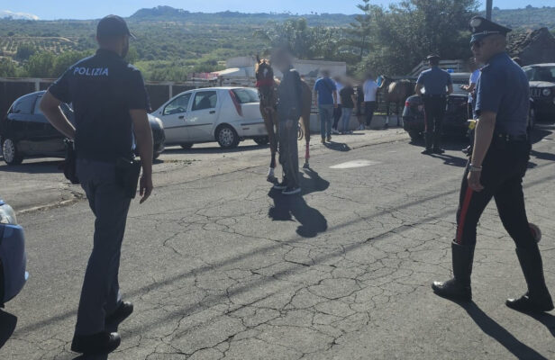 Bloccata corsa clandestina di cavalli ad Adrano. Identificate oltre 50 persone e controllati decine di veicoli