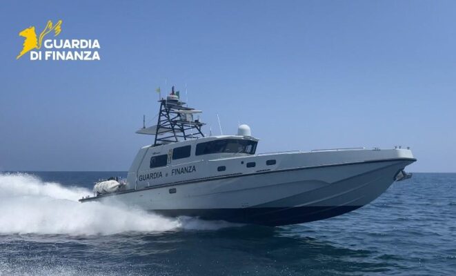 Inseguimento in mare e minacce ai finanzieri: due arresti nel Golfo di Capo Zafferano