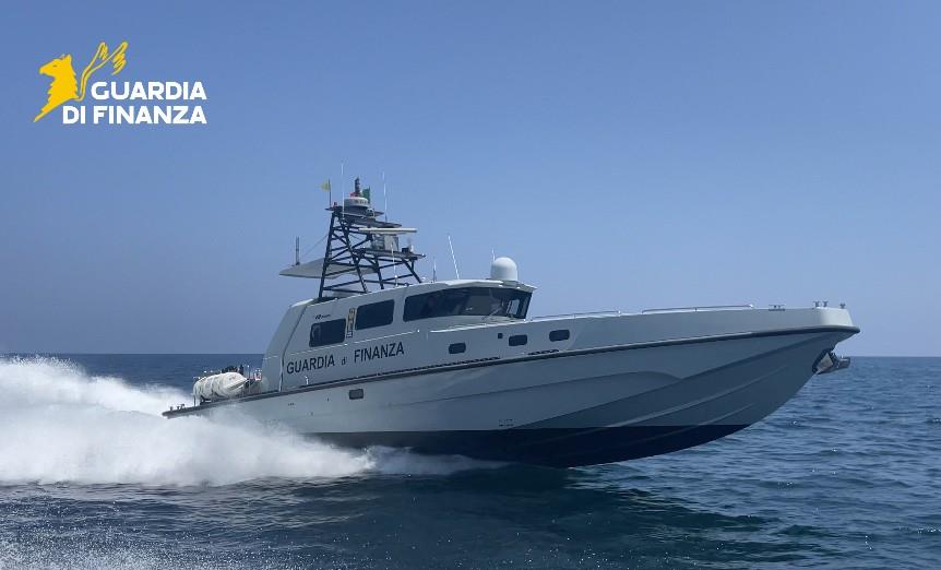 Inseguimento in mare e minacce ai finanzieri: due arresti nel Golfo di Capo Zafferano