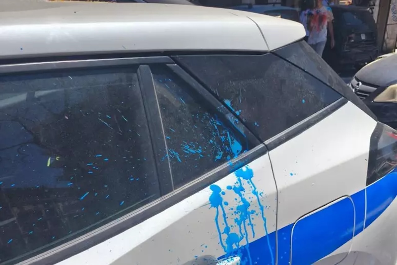 Uova e vernice contro la polizia: la “bravata” degli studenti catanesi al liceo Cutelli