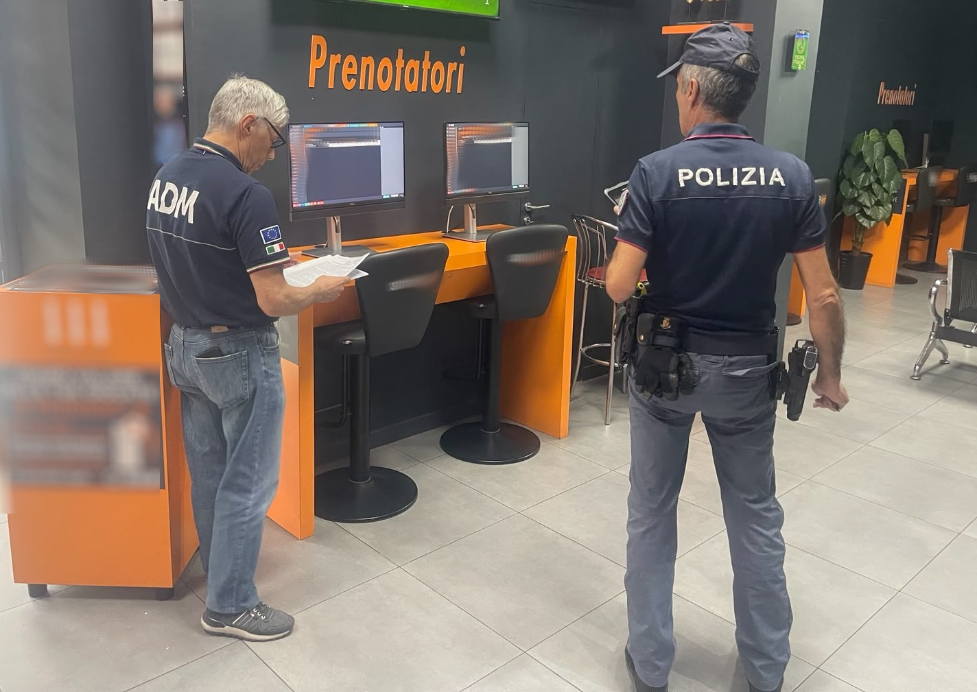 Controlli straordinari a San Cristoforo: sanzionati ambulanti, verifiche nelle sale gioco e multe agli automobilisti