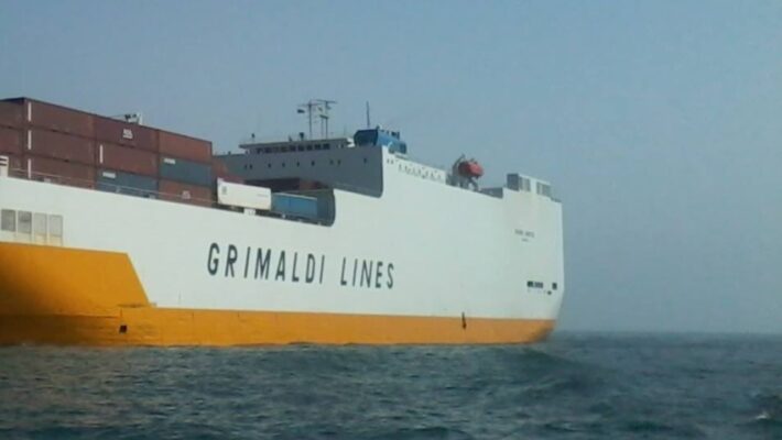 La nave “Grande Torino” di Grimaldi lascia il Golfo Persico dopo oltre 100 giorni: attraversato lo Stretto di Hormuz
