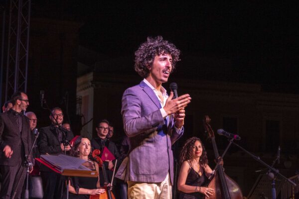 “Accarezzare Eternità”: la musica come riscatto civile e ponte tra i secoli. Intervista a Francesco Costa, direttore artistico dell’VIII Festival Lirico dei Teatri di Pietra