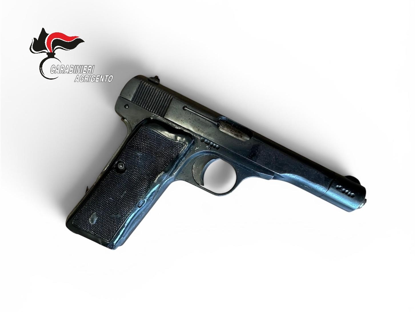 Licata, sorpreso con una pistola clandestina: arrestato 19enne