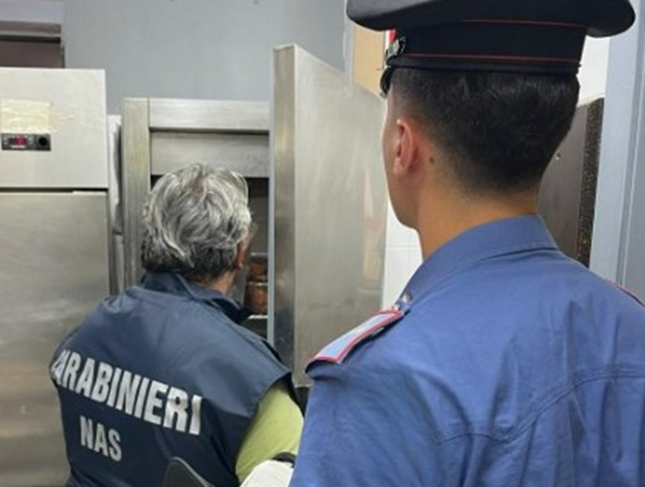 Controlli dei carabinieri e del NAS in un ristorante di Bronte: multa da 2mila euro per irregolarità igienico-sanitarie