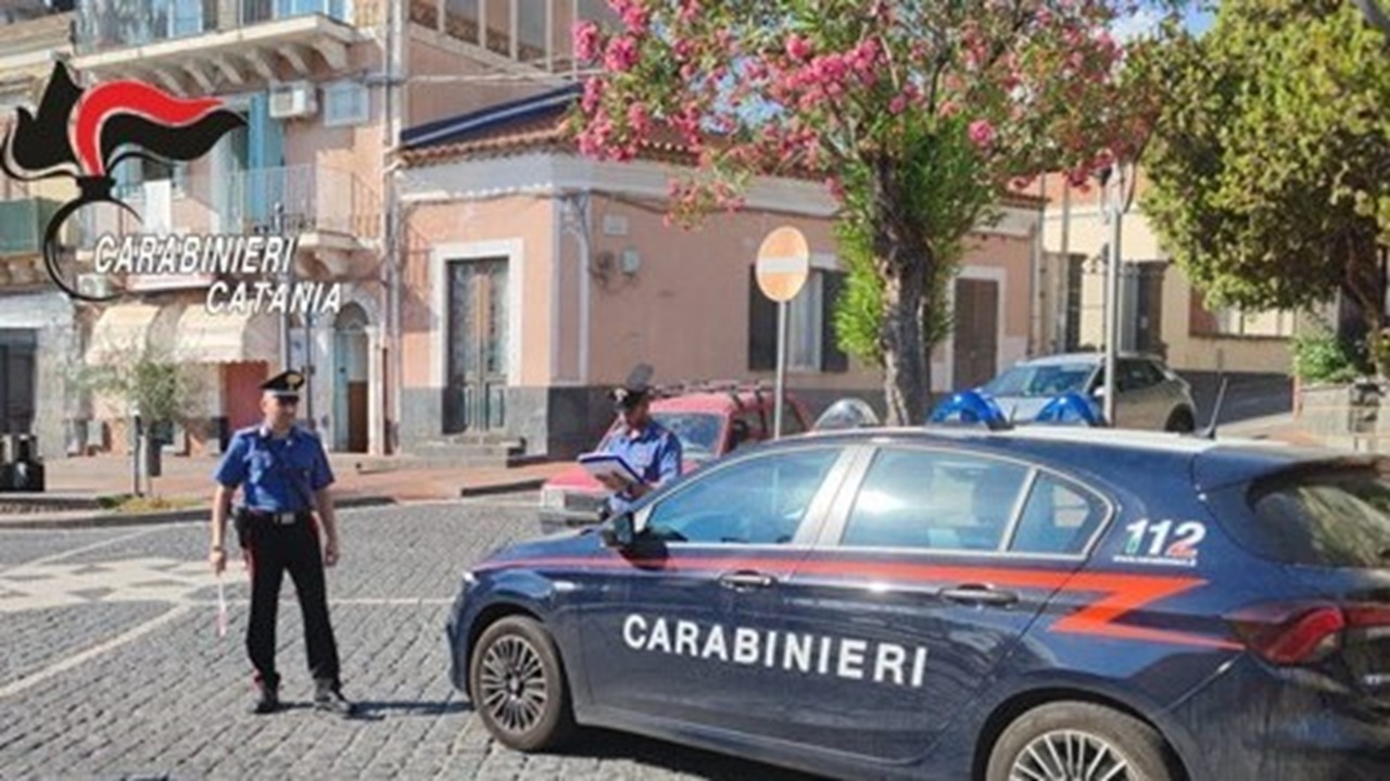 Controlli a Catania, sorpreso minorenne alla guida con targa occultata 