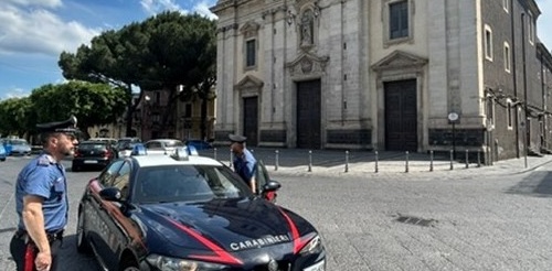 Fermato mentre spacciava cocaina: nei guai 24enne di Paternò
