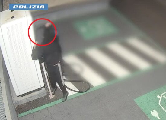 Furti di cavi nelle colonnine di ricarica elettrica: due arresti a Catania