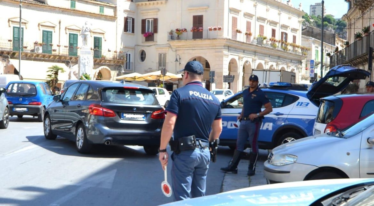 Monopattini e scooter nel mirino dei controlli: 20 multe e tre sequestri a Modica