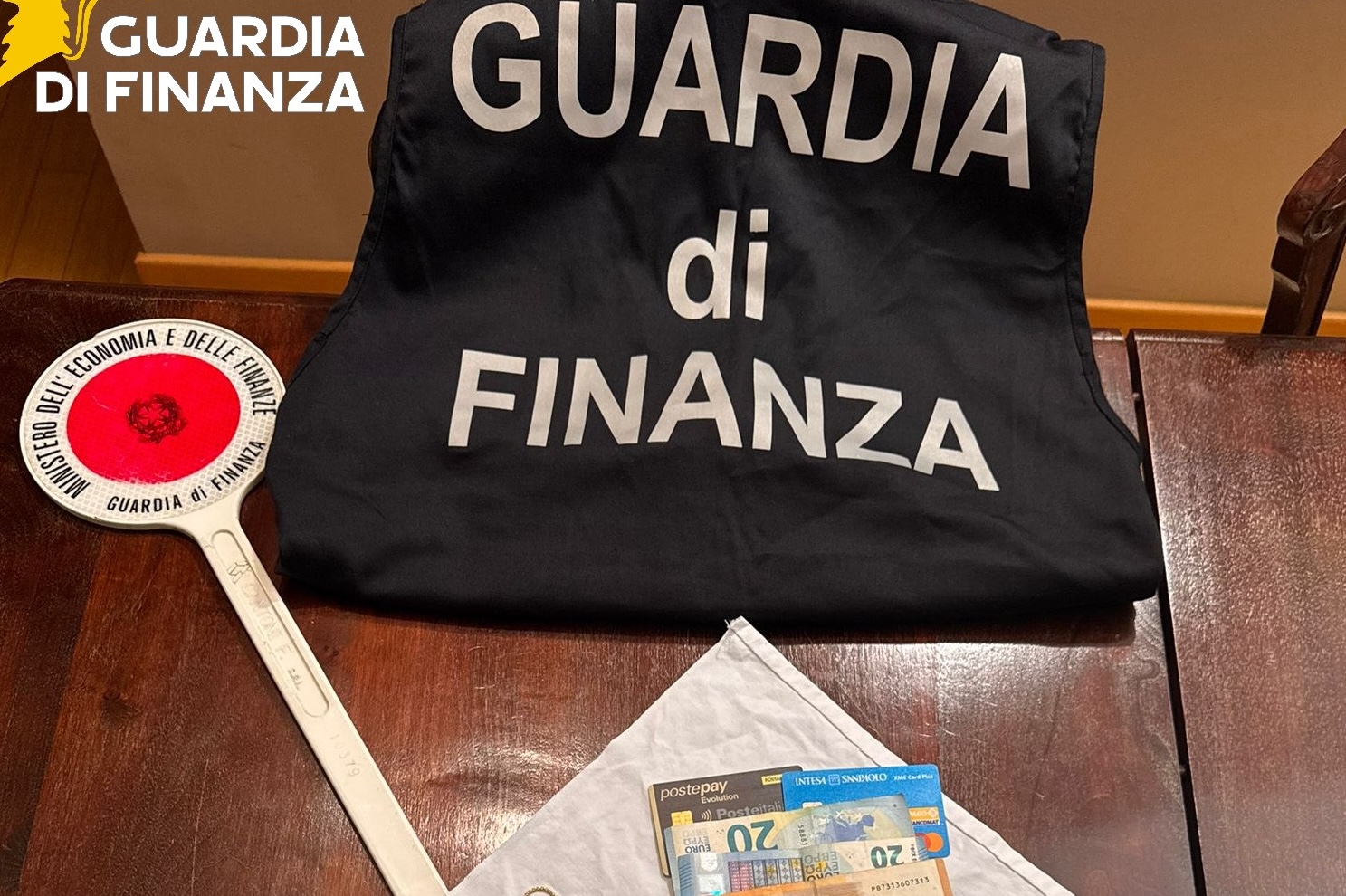 Finto finanziere truffa un’anziana ma viene beccato da quelli veri: arrestato 33enne