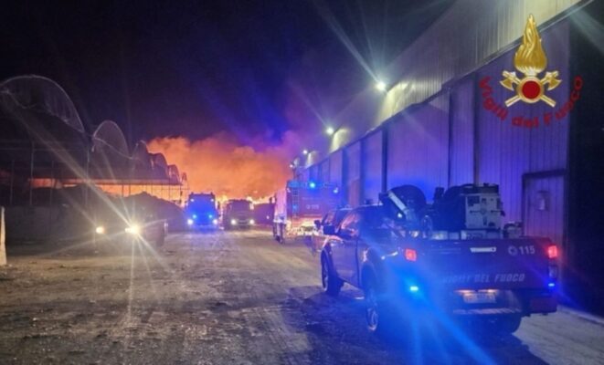 Incendio Sarco, il sindaco di Marsala: “Tenere chiuse porte e finestre”