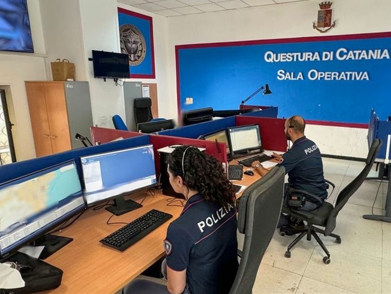 Catania, picchia la fidanzata in strada per gelosia