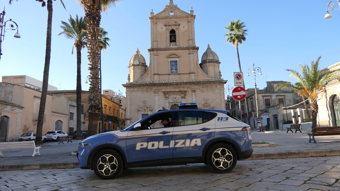 Vittoria, ruba cambiamonete da un esercizio commerciale: denunciato 30enne