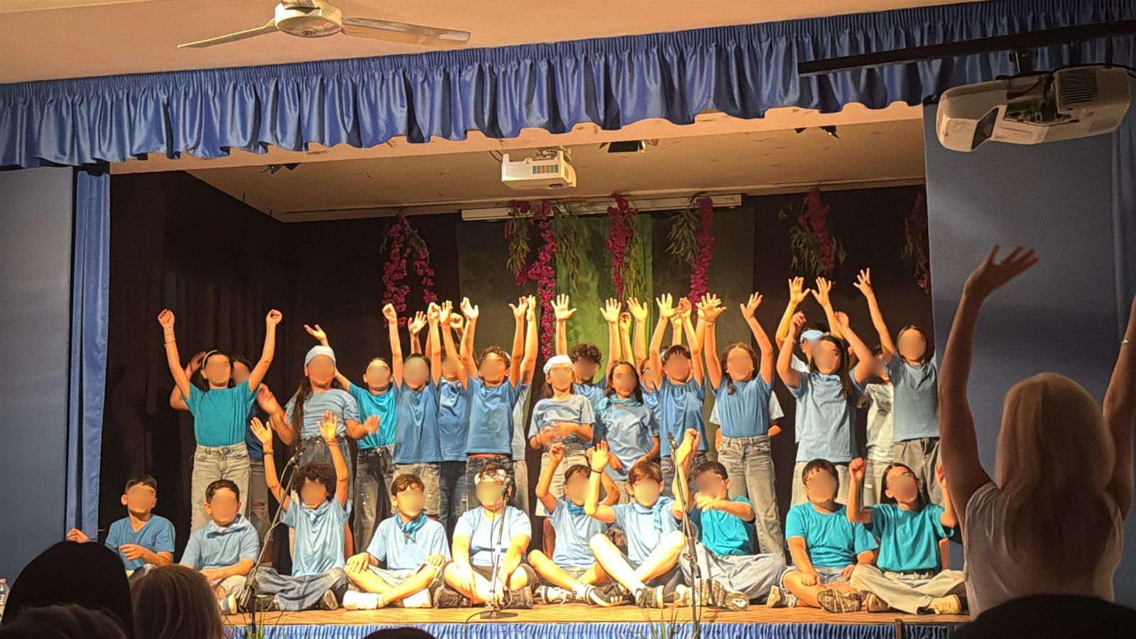 Piano Estate – II annualità PN 2021-2027 “Un palco per crescere”: gli alunni del plesso Sapri dell’IC “Federico De Roberto” portano in scena Lucrezio con “La scuola che imparò a ballare”