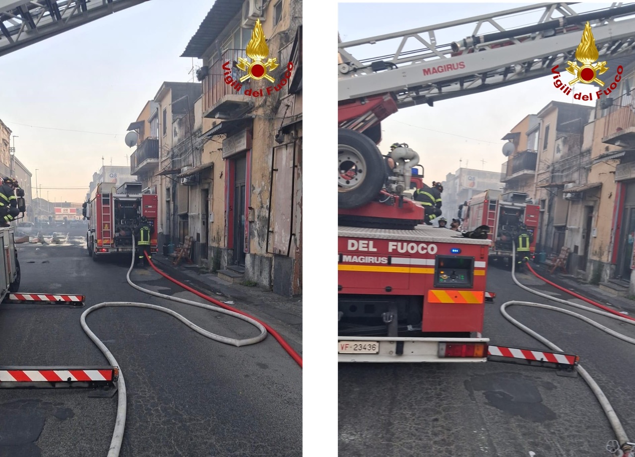 Vasto incendio nella zona sud di Catania: evacuate alcune abitazioni