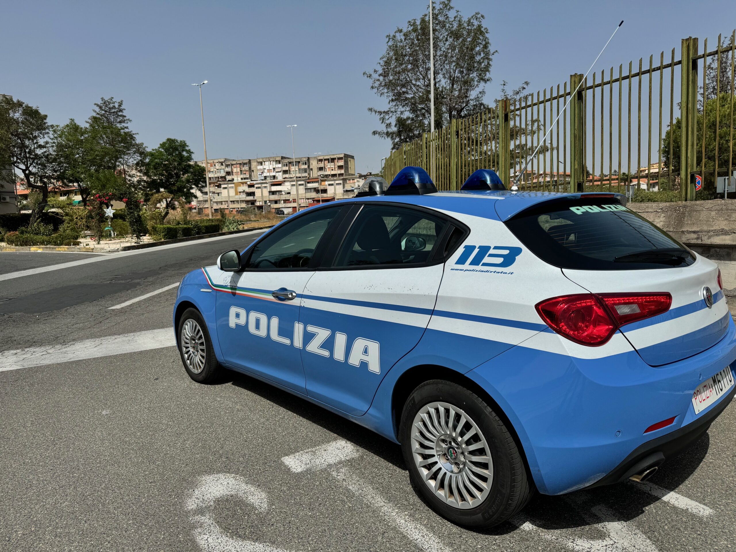 Ares fiuta la droga tra i rifiuti di via Capo Passero: sequestrati oltre 11 kg di marijuana