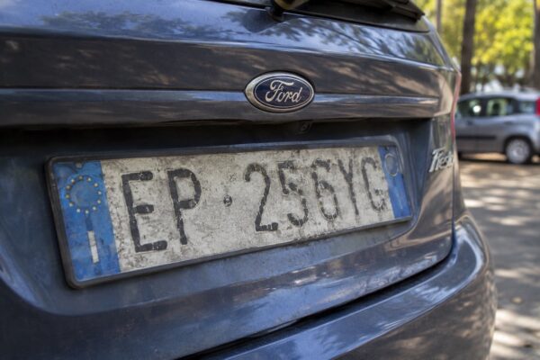 Catania, il caso della auto da “ritargare” prima di effettuare la revisione