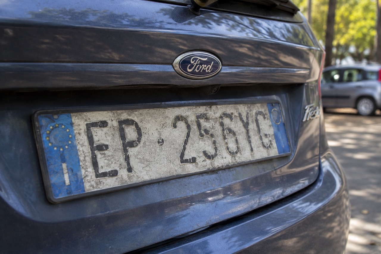 Catania, il caso della auto da “ritargare” prima di effettuare la revisione