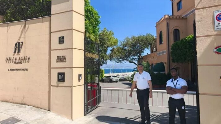 Dua Lipa e Callum Turner a Palermo: paparazzi alla riscossa