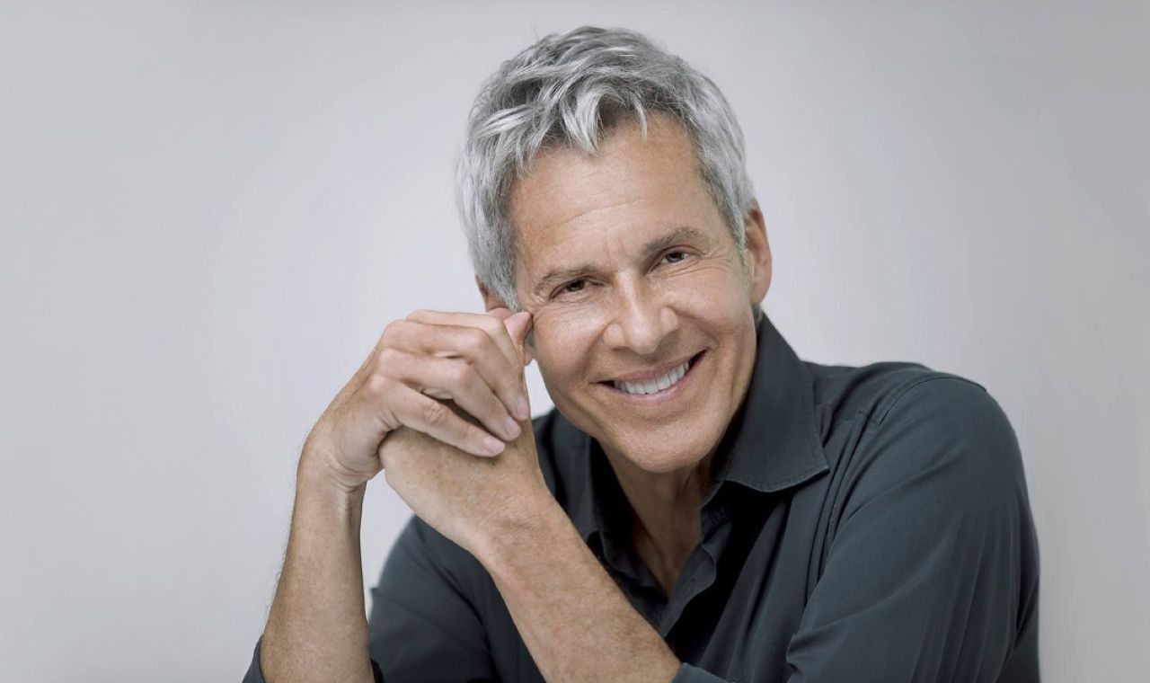 Il tour di Claudio Baglioni slitta al 2027 per una polmonite