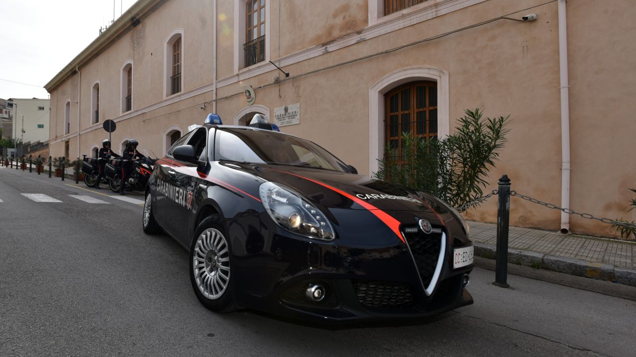 Mandavano le figlie minorenni a spendere banconote false: denunciati i genitori