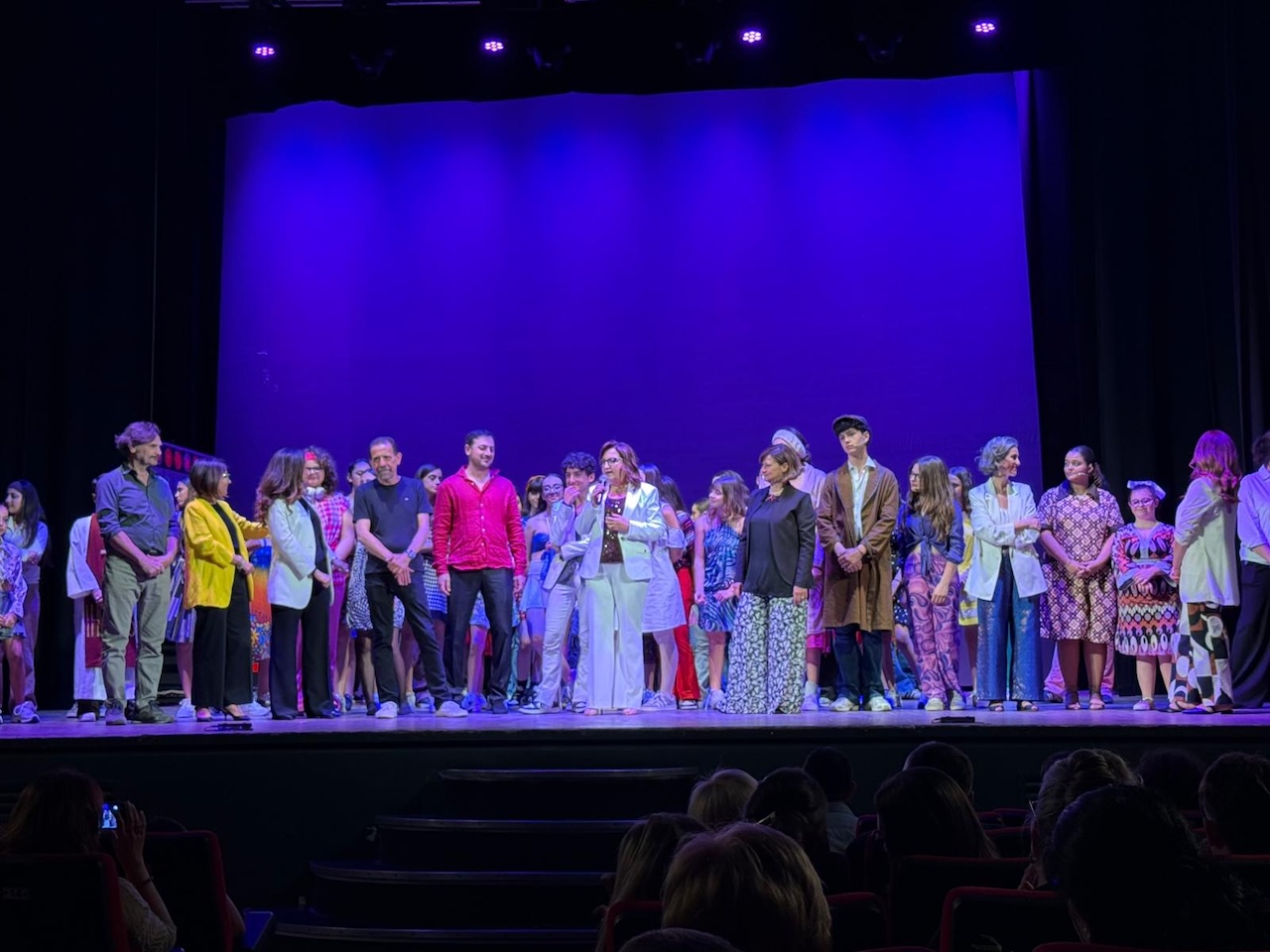 Un grido di riscatto a tempo di musica: l’I.C. Cavour porta in scena “La febbre del sabato sera”