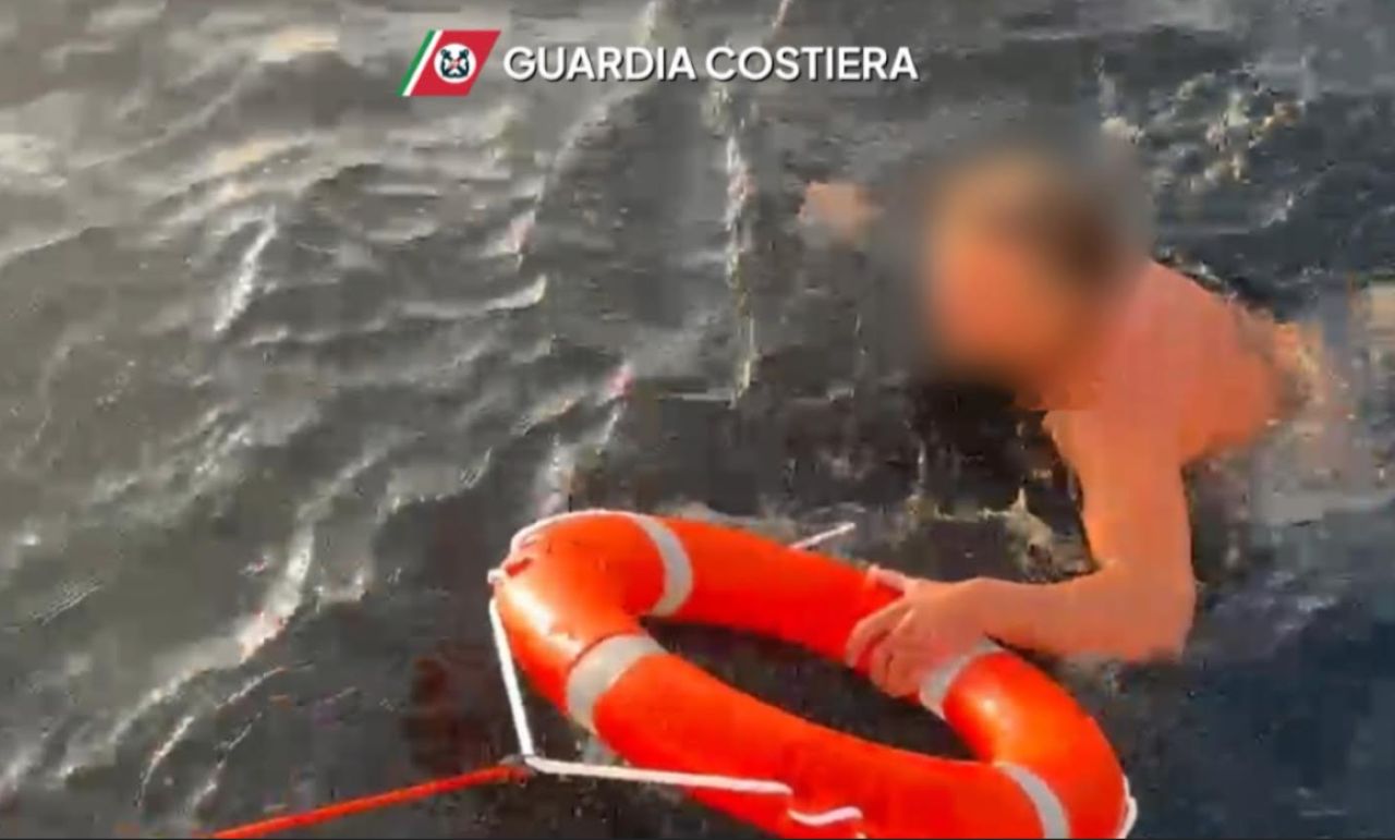 Soccorso un diportista in difficoltà nelle acque di Trapani: quasi due ore in balia della corrente